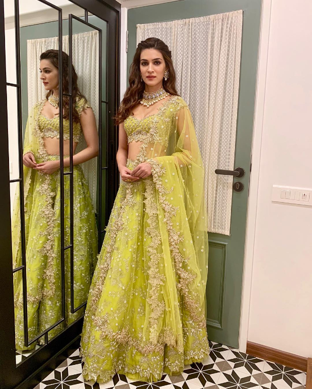 Kriti Sanon in Anushree Reddy for Diwali 2018 bash (3)