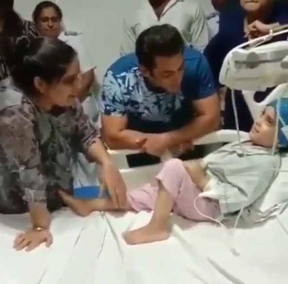 Salman Khan pays a visit to a child suffering from cancer