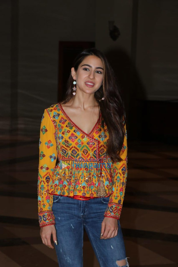 Sara-Ali-Khan-in-Abu-Jani---Sandeep-Khosla-for-Kedarnath-promotions-(1)