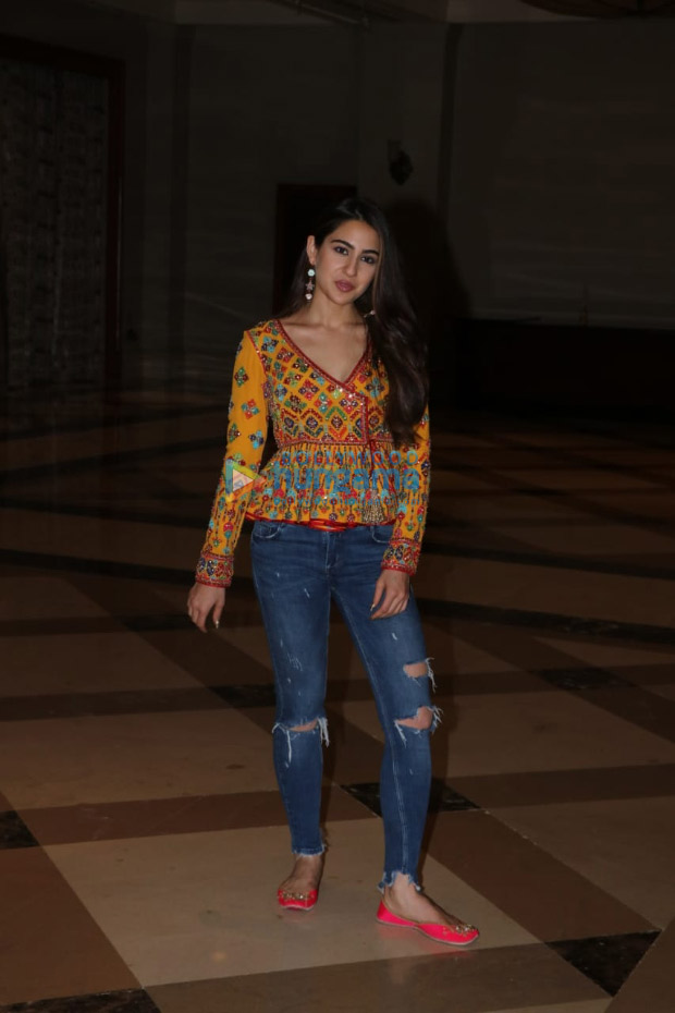 Sara-Ali-Khan-in-Abu-Jani---Sandeep-Khosla-for-Kedarnath-promotions-(3)