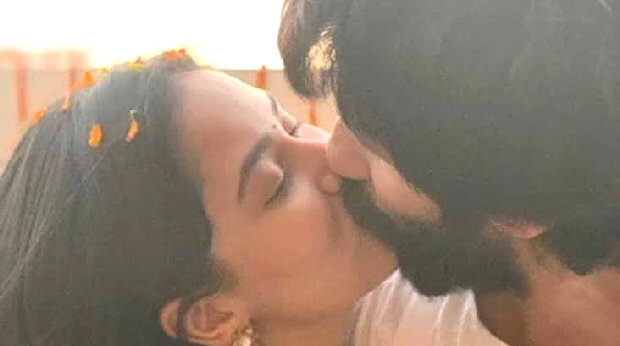 Shahid Kapoor and Mira Rajput get mushy and cozy as they celebrate Diwali with Misha and Zain