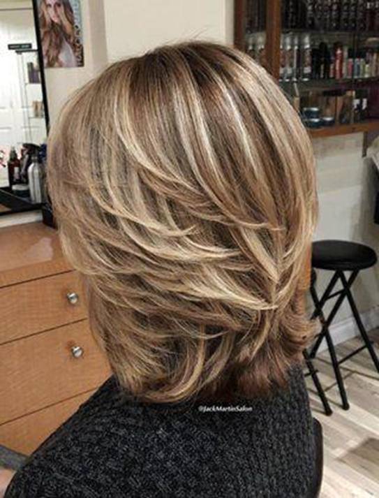 modern hairstyle for older women | For more style inspiration visit 40plusstyle.com