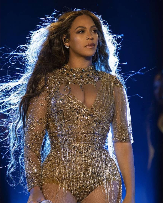 Beyonce in Falguni and Shane Peacock (2)