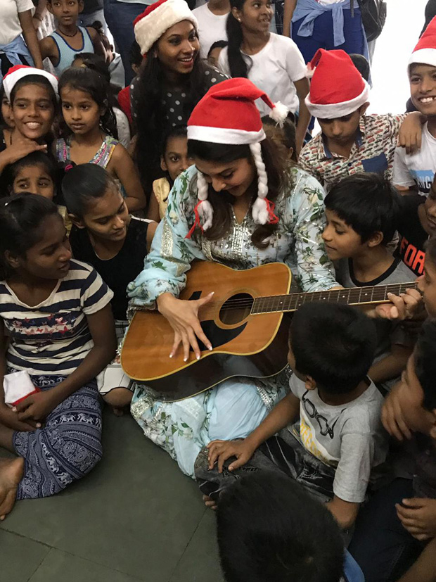 Jacqueline Fernandez dances and spreads Christmas joy with the kids