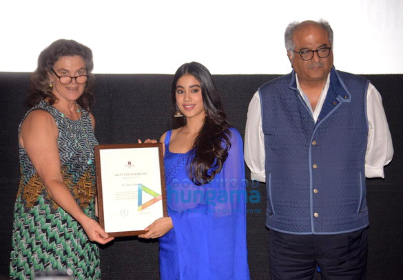 Janhvi Kapoor in Arpita Mehta (5)