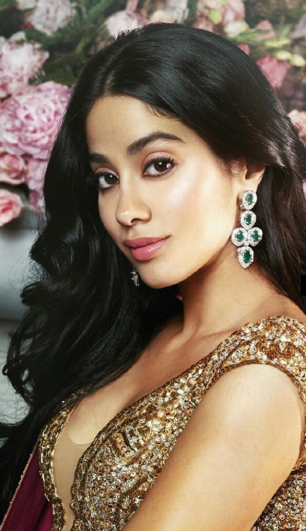 Janhvi Kapoor in Manish Malhotra Couture for Isha Ambani sangeet (3)