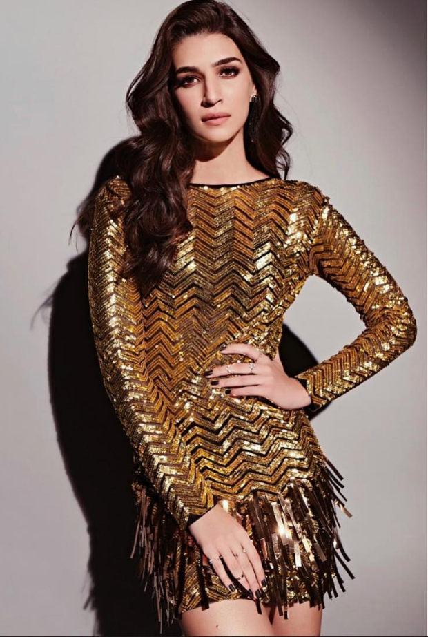 Kriti Sanon in Falguni and Shane Peacock for Koffee With Karan 6 (2)