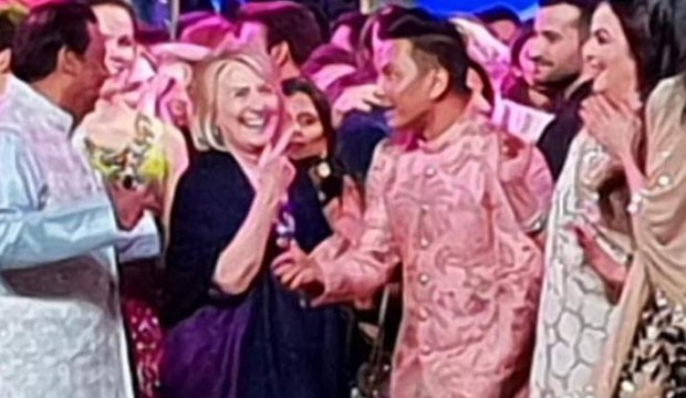 this video of hillary clinton and john kerry dancing on ‘tune maari entriyaan’ with shah rukh khan and aamir khan along with the ambanis is going viral