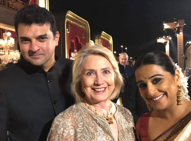 When Vidya Balan clicked a precious picture with Hillary Clinton, thanks to Smriti Irani