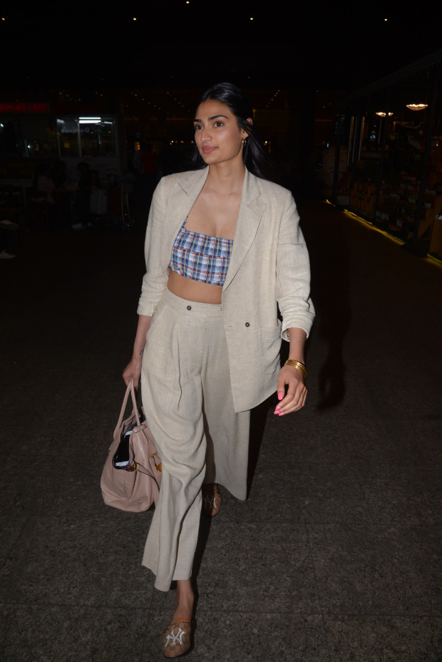 Athiya Shetty airport style (4)