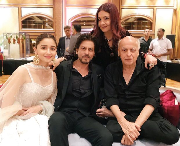 Dear Zindagi stars Shah Rukh Khan and Alia Bhatt reunite and share a hug at Mukesh Bhatt's daughter Sakshi Bhatt's wedding reception