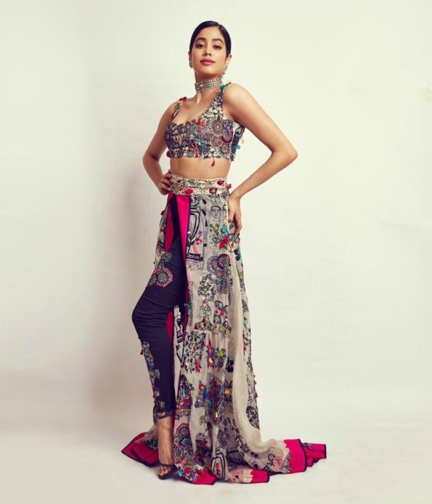 Janhvi Kapoor in Anamika Khanna Couture for SOL Lions Gold Awards 2018 (3)