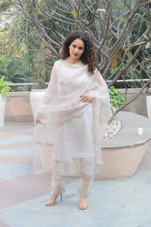 Kangana Ranaut in Eka for Manikarnika promotions (1)