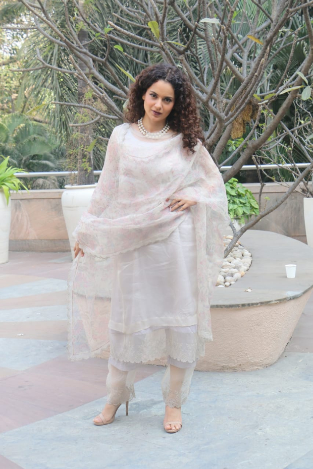 Kangana Ranaut in Eka for Manikarnika promotions (1)