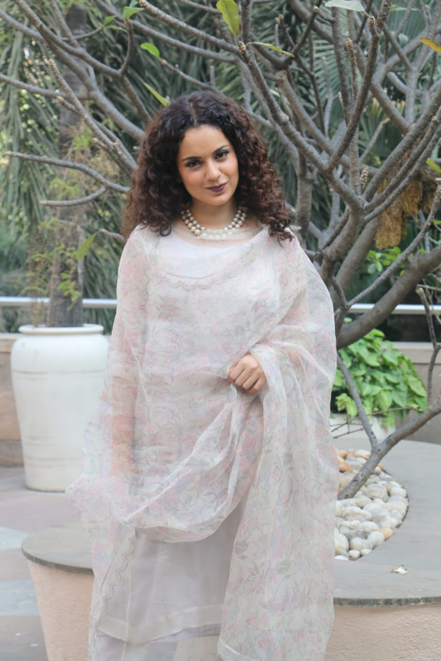 Kangana Ranaut in Eka for Manikarnika promotions (3)