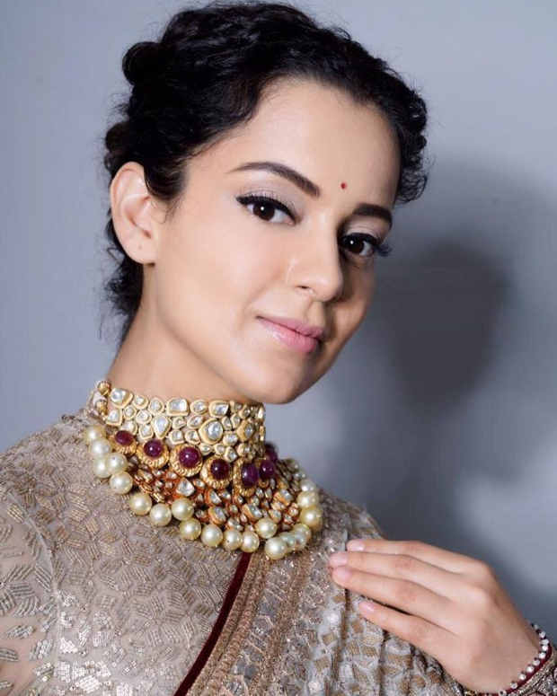 Kangana Ranaut in Tarun Tahiliani for Manikarnika music launch (3)