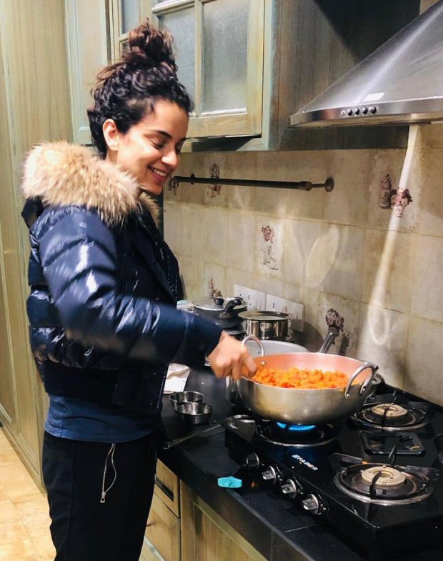 Kangana Ranaut spends New Years in the most homely manner and spends quality time with family!