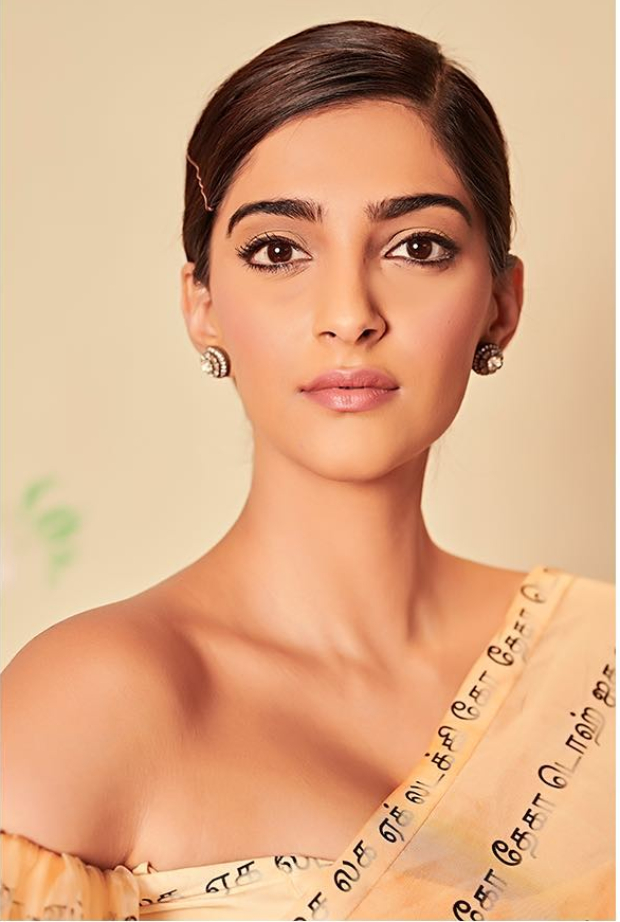 Sonam Kapoor Ahuja in Masaba Gupta for Ek Ladki Ko Dekha To Aisa Laga promotions (2)