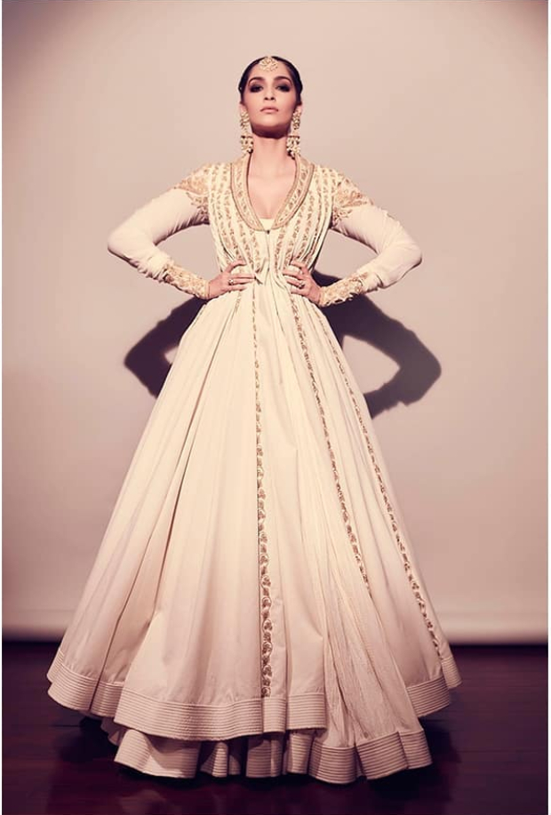 Sonam Kapoor Ahuja in Rohit Bal (1)