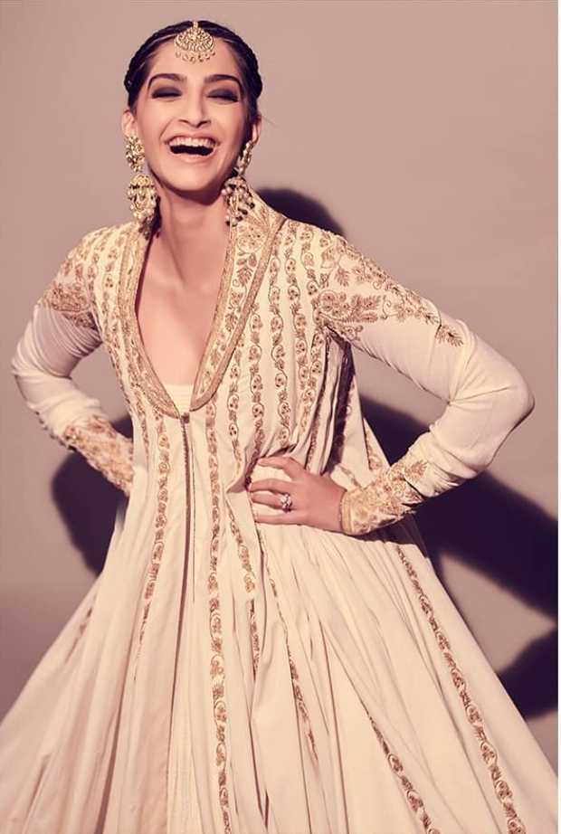 Sonam Kapoor Ahuja in Rohit Bal (4)