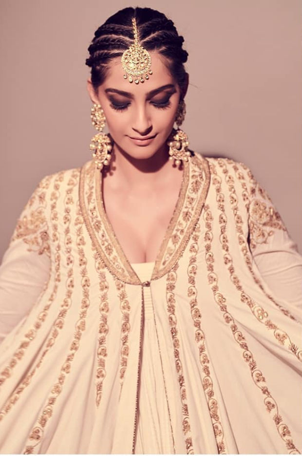 Sonam Kapoor Ahuja in Rohit Bal (6)