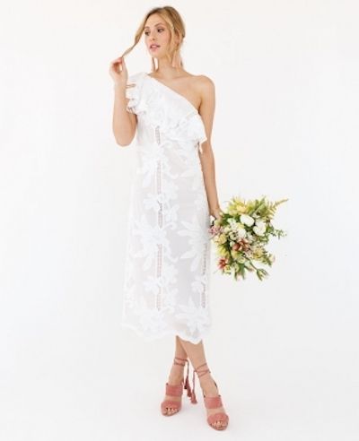 25 wedding dresses that are perfect for a beach bride