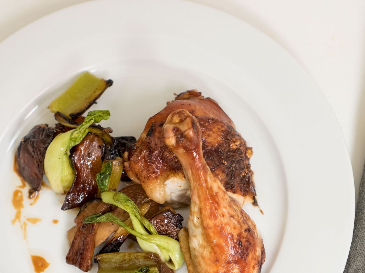 the roast chicken recipe so easy, this top chef runner-up made it in a terrible kitchen