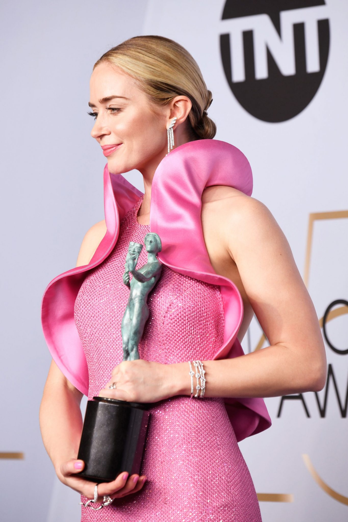 the most standout red-carpet hairstyles in sag awards history