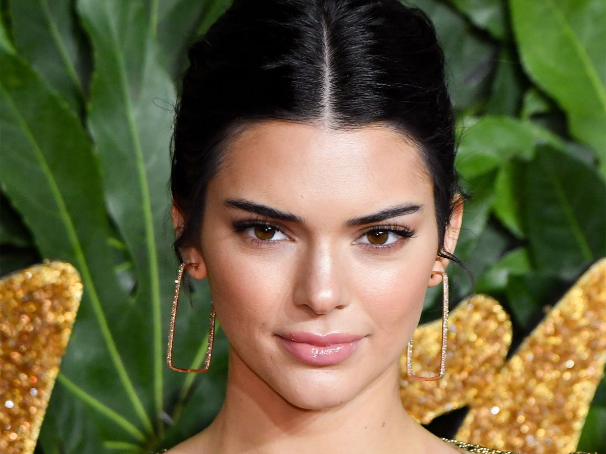 kendall jenner reveals her new skin-care deal during the golden globes