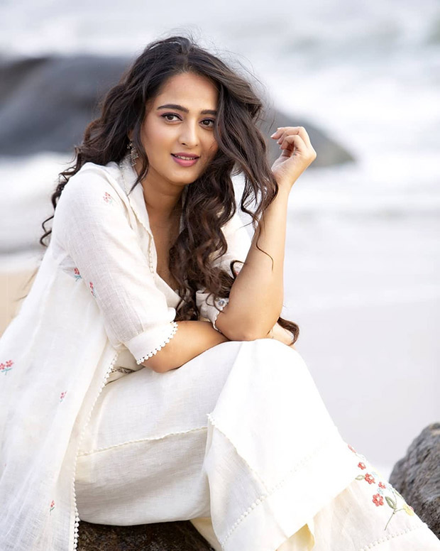 Bahubali star Anushka Shetty is winning hearts in white and this is the reason! 