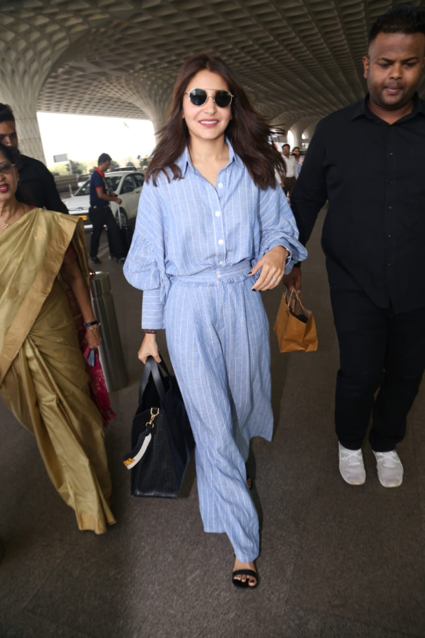 Anushka Sharma in Appapop coordinates airport style (2)