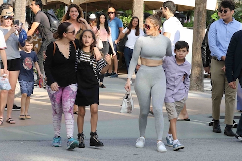 jennifer lopez couldn’t care less about people staring