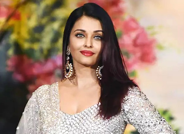 Pulwama attacks – Aishwarya Rai Bachchan pays tribute to martyred jawans by lighting a candle at a University event in Indore