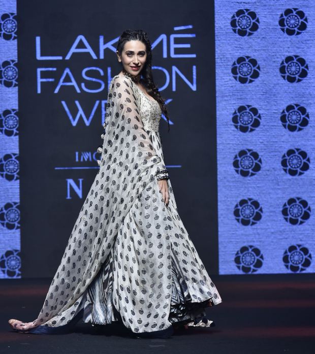 Karisma Kapoor for Punit Balana at LFW 2019 Summer_Resort (1)