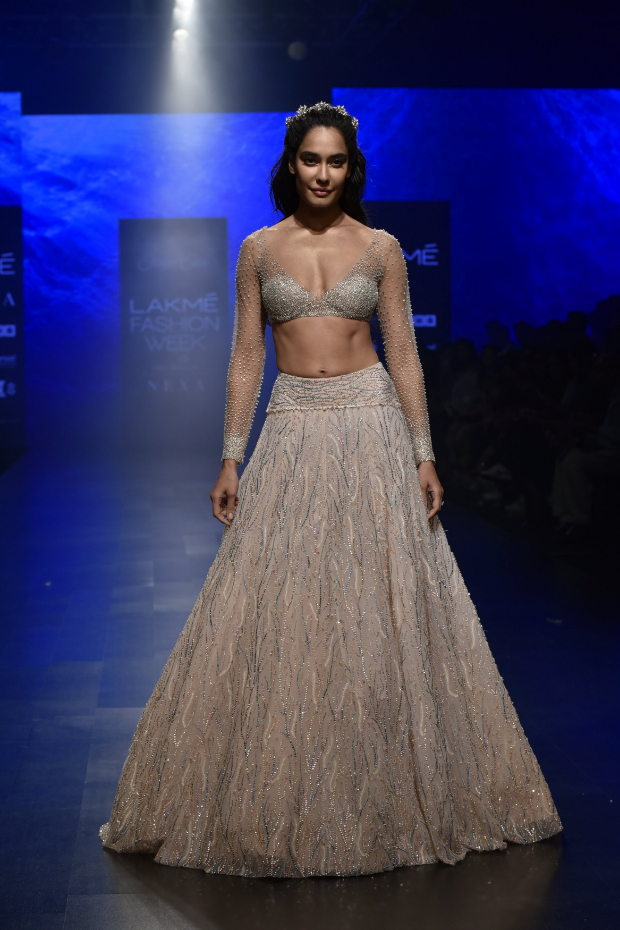 Lisa Haydon for Shriya Som at LFW 2019 Summer_Resort (1)