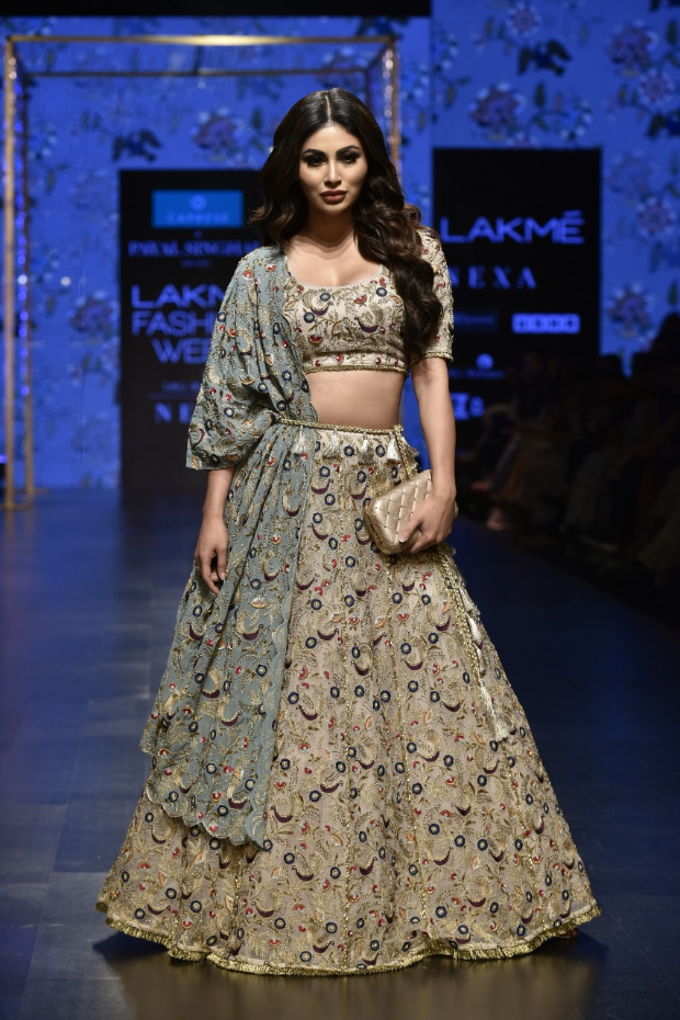 Mouni Roy for Payal Singhal at LFW Summer_Resort 2019 (1)