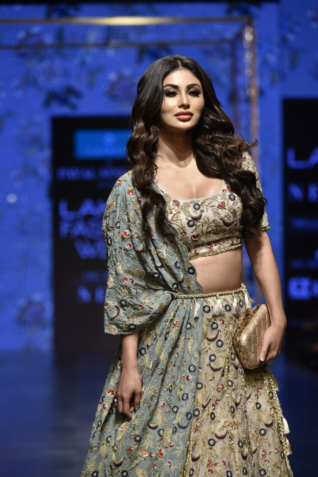 Mouni Roy for Payal Singhal at LFW Summer_Resort 2019 (2)