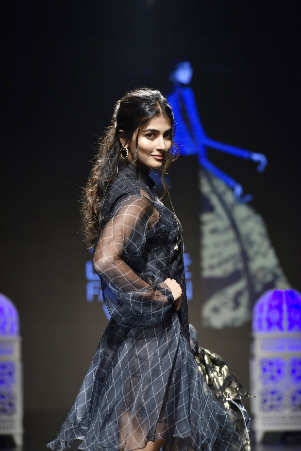 Pooja Hegde for Saaksha and Kinni at LFW 2019 Summer_Resort (3)