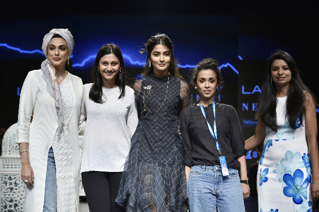 PoojAa Hegde for Saaksha and Kinni at LFW 2019 Summer_Resort (4)