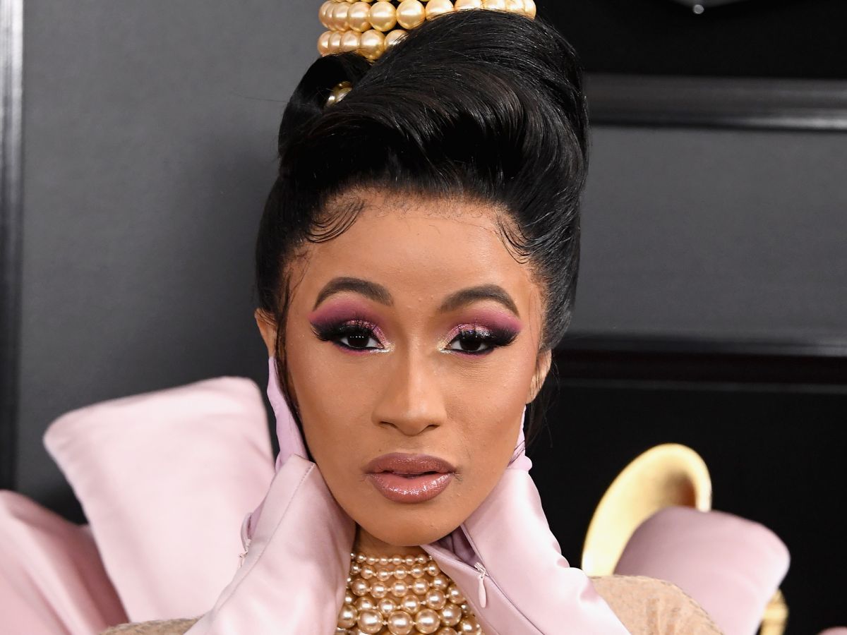 cardi b wore craft-store pearls & $3 hairspray to the grammys