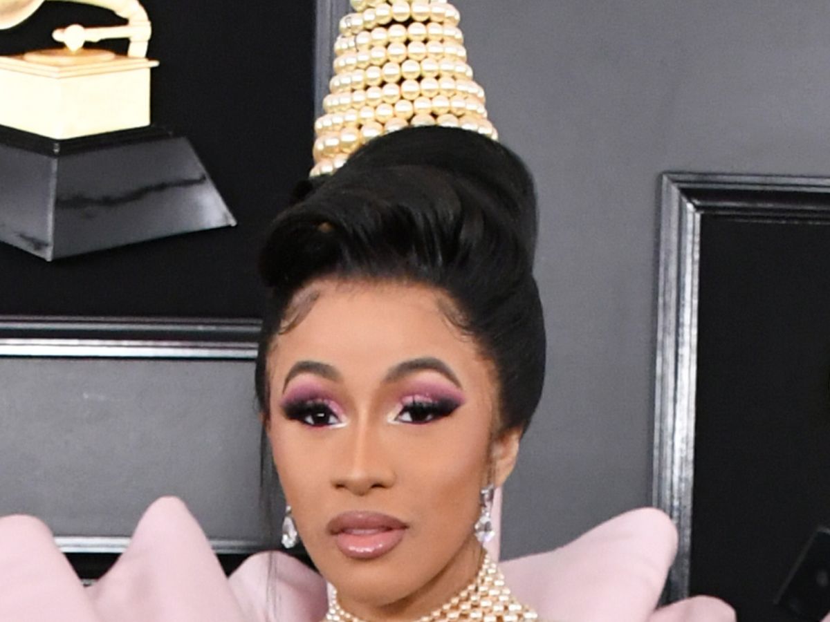 cardi b wore craft-store pearls & $3 hairspray to the grammys