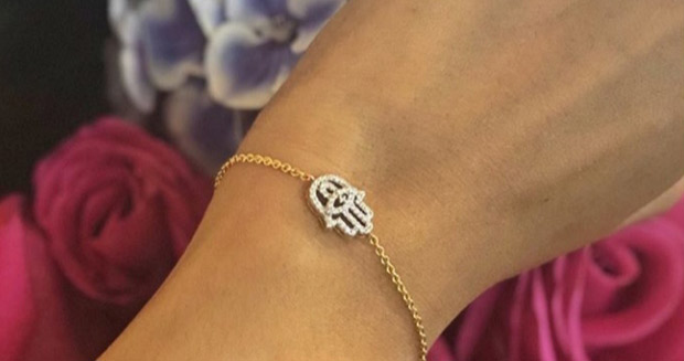 ranbir kapoor’s mom neetu gifts deepika padukone an amulet symbolising protection and fertility!
