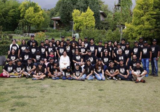 PHOTO: Aamir Khan strikes a pose with wife Kiran Rao, ex-wife Reena Dutta and entire clan on 85th birthday of his mom Zeenat 