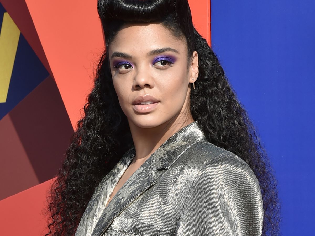 Tessa Thompson Hairdo,