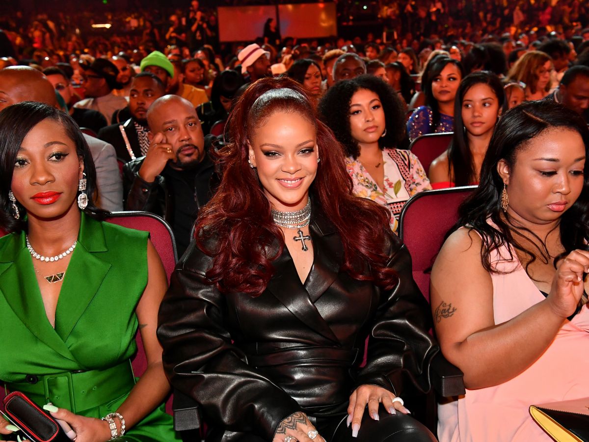 Rihanna Red Hair BET Awards,