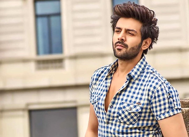 Kartik Aaryan decides to enjoy Mumbai rains after the shoot of his Imtiaz Ali film with Sara Ali Khan gets STALLED! 