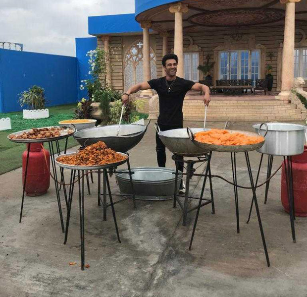 Pulkit Samrat turns chef on the sets of John Abraham starrer Pagalpanti; makes delicious snacks! 