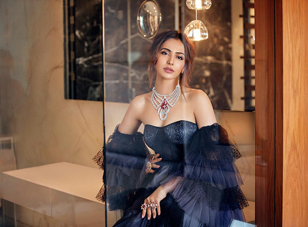 Rakul Preet Singh’s looks for her new campaign are all things GLAM!