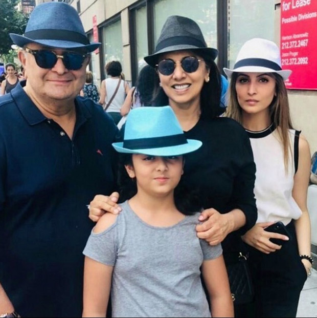 Rishi Kapoor and Neetu Singh are all smiles as they pose with daughter Riddhima and granddaughter Samara