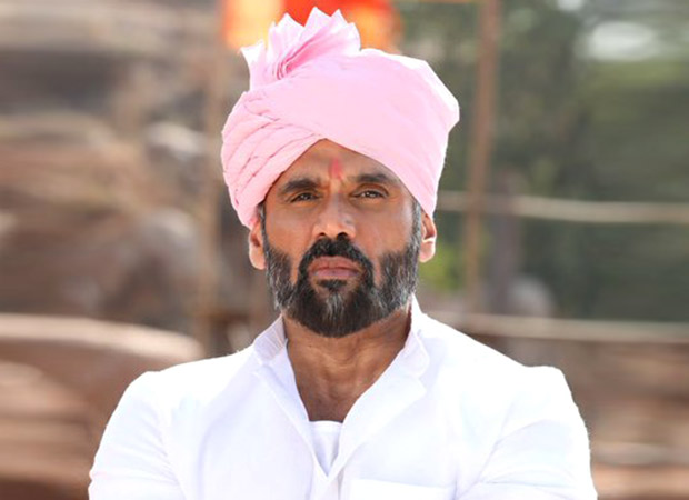 Suniel Shetty and Kichcha Sudeep grooved with 500 dancers for his multi-lingual, Pehlwaan